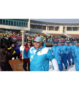 NGỌN ĐUỐC CẦM TAY CHO KAZAKHSTAN THỨ 6 CHÂU Á VẬN HỘI MÙA ĐÔNG