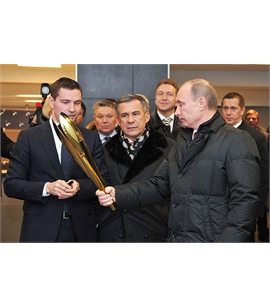 ĐUỐC CẦM TAY NĂM 2013 TẠI NGA